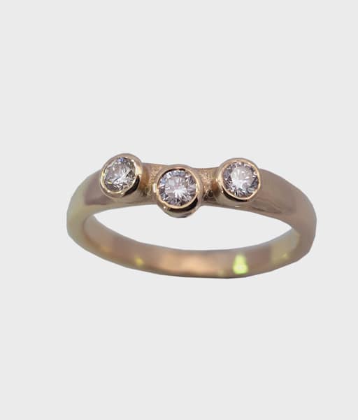 RG 9Y640 Yellow Gold Diamond 3 stone shadow band size O