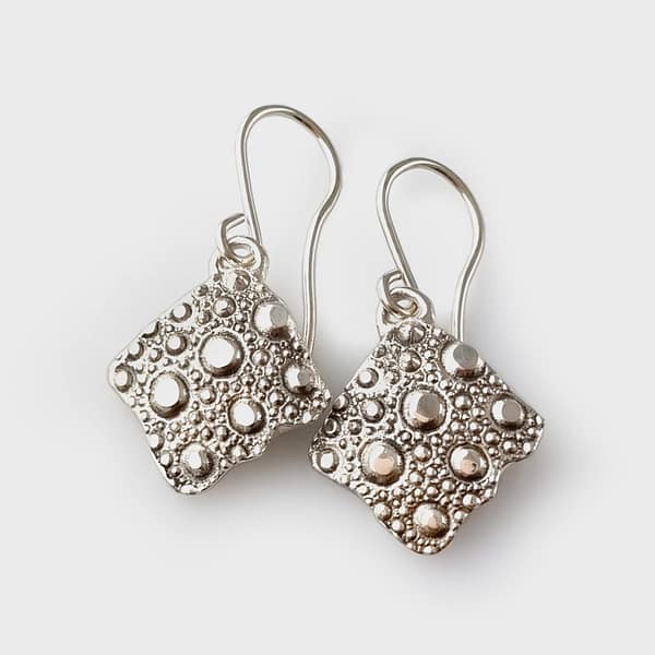 ER 387 Sterling silver ' KINA - diamond shape ' earrings (short)