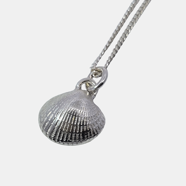 Cockle shell pendant - mini
