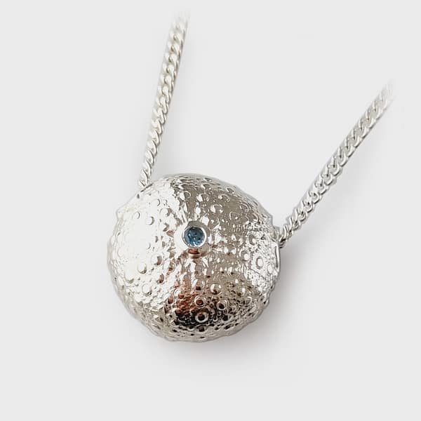 PD ss474 Sterling silver ' Kina & Topaz ' pendant and side chain 45cm