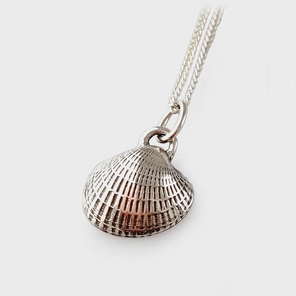 PD 386 Sterling Silver Little Bay mini Cockle shell pendant & chain 45cm