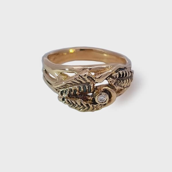 RG 9Y632 Sculptural hand finished yellow Gold layered 'FERNZ' ring size U (large)