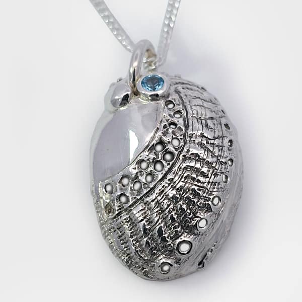 PD ss648 Large lattice style PAUA shell & Topaz . Chain included