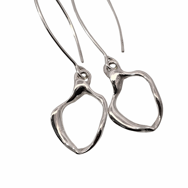 ER ss399 "Totorere Shell Link" earrings in Sterling Silver - long hooks