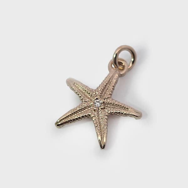 Starfish & Diamond pendant in yellow Gold